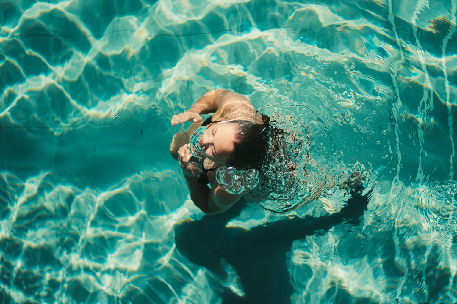 Strömstad Spa Kvinna ovanifrån i pool