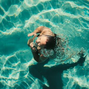 Strömstad Spa Kvinna ovanifrån i pool